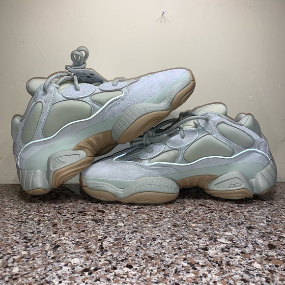 Too small and want to sell - Picture 3 of 6